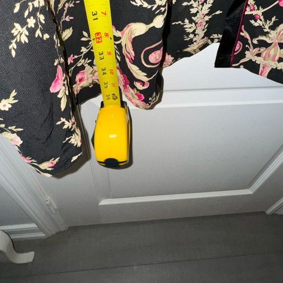 Oscar de la Renta:Three Piece Pajama Set: Robe, Pants & Matching Camisole SMALL - Picture 15 of 15